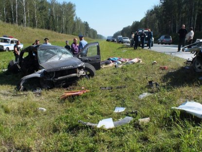 Массовая авария под Новосибирском унесла четыре жизни